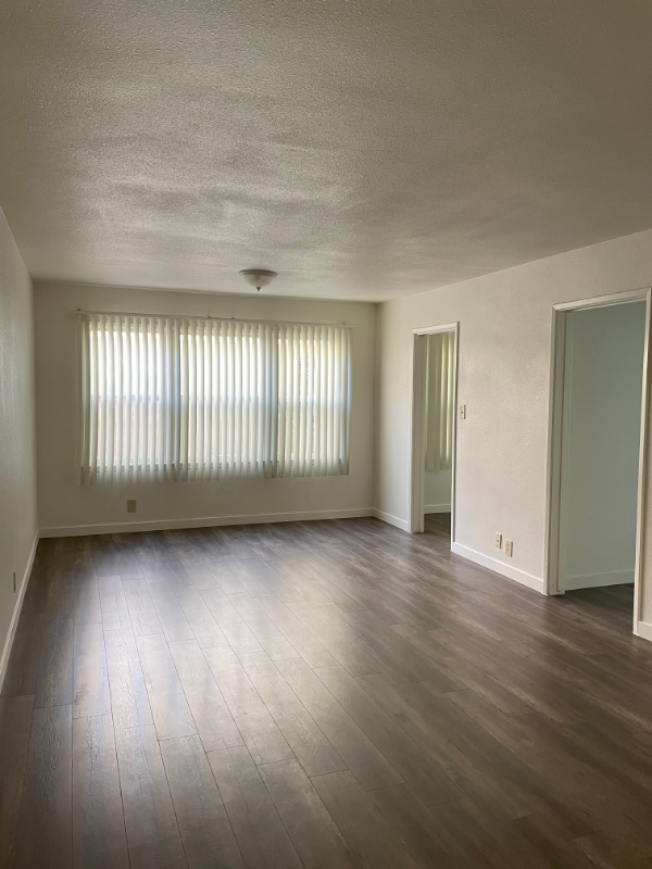 1029 Magnolia Ave - Photo 6 of 8