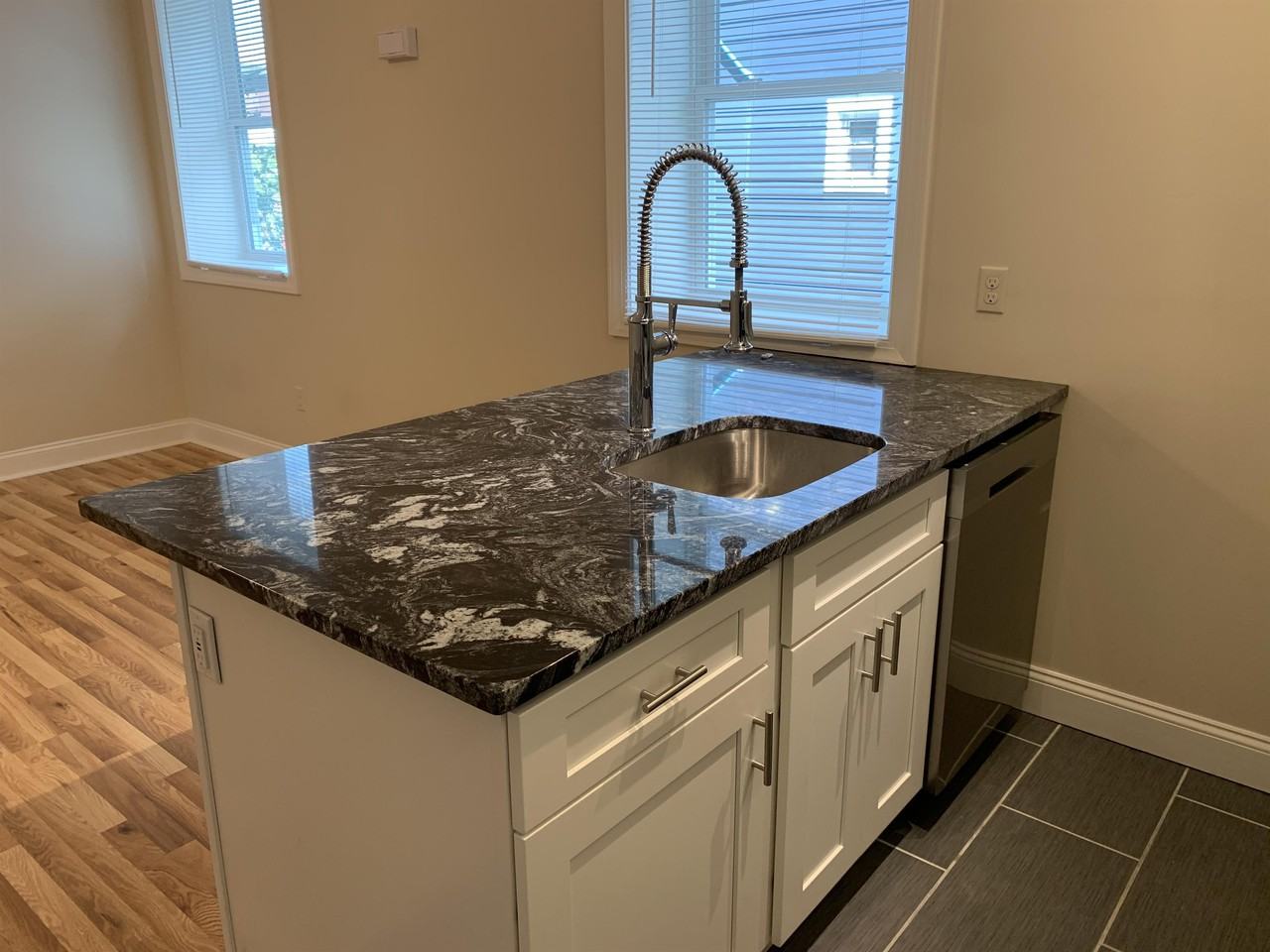 517 N Saint Clair St #1 - Photo 5 of 23