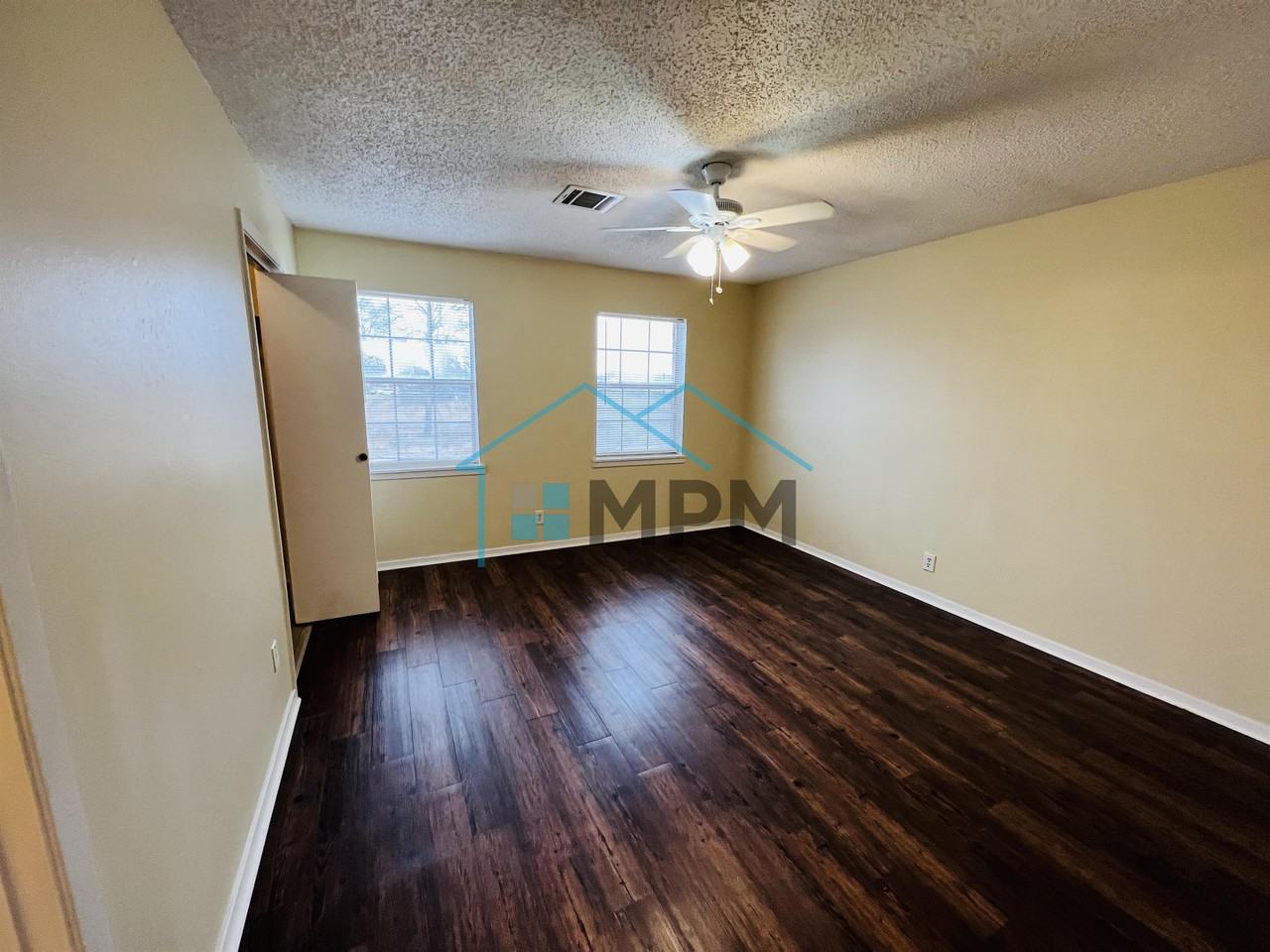 52 Colonial Dr #A - Photo 4 of 15