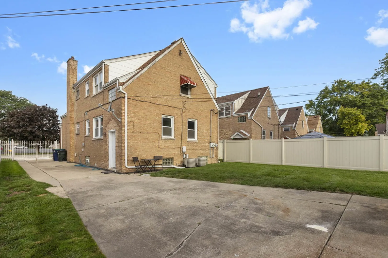 9655 S Troy Ave #1 - Photo 3 of 5