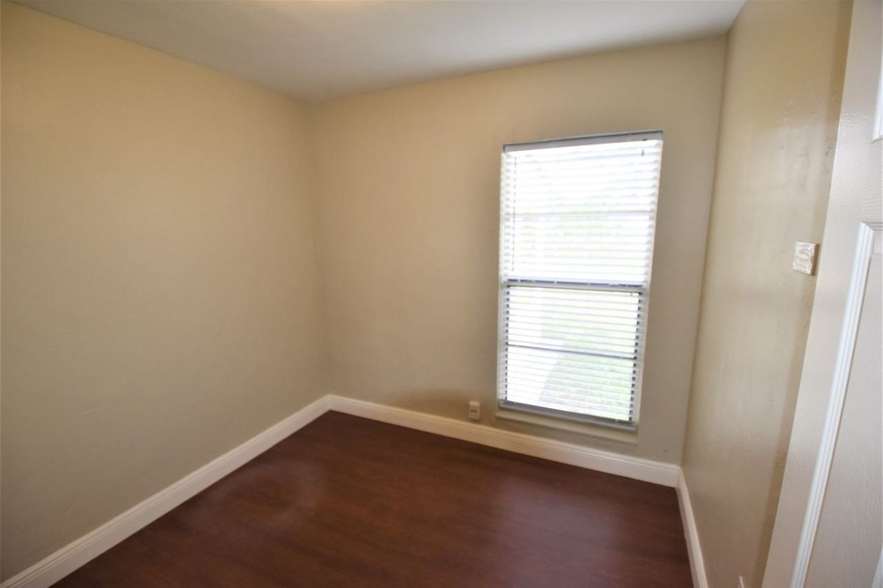 5 Nw 193rd Ter - Photo 2 of 6