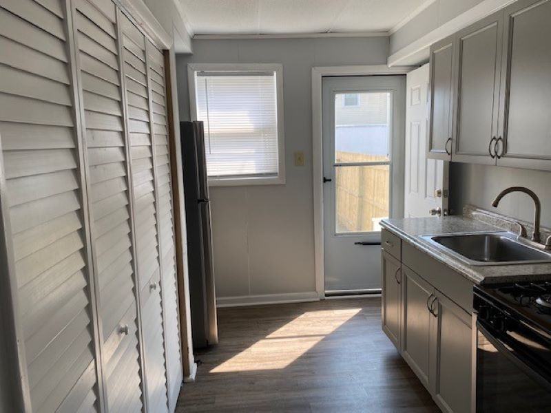 1009 N Ohio Ave - Photo 2 of 12