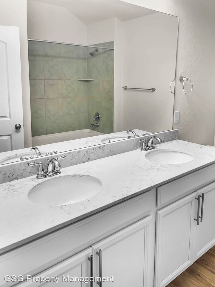 7711 Cottonwood Rdg - Photo 3 of 13