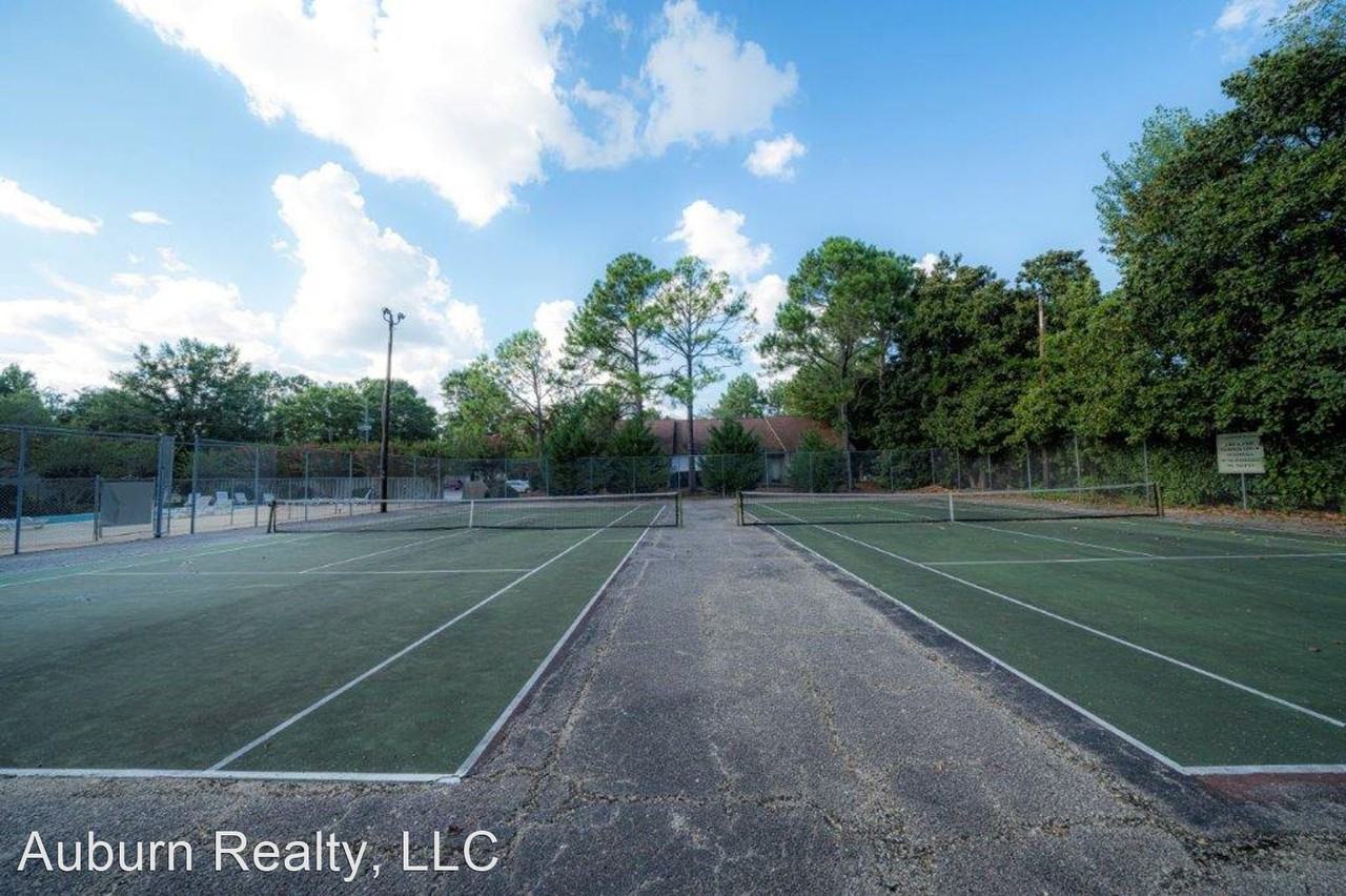 Crossland Downs 1029 Stonegate Drive - C #C - Photo 2 of 22