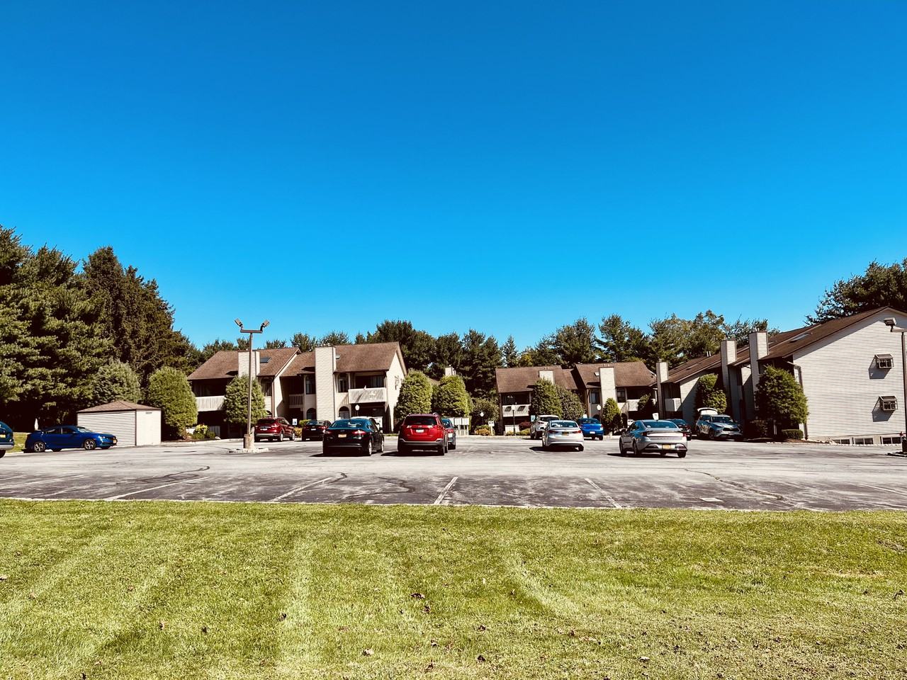 305 Pine Hollow Way - Photo 3 of 18