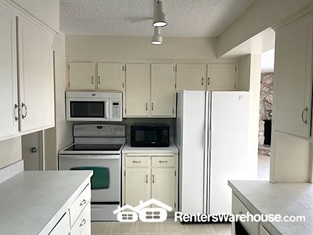 14315 Fairway Dr - Photo 2 of 10