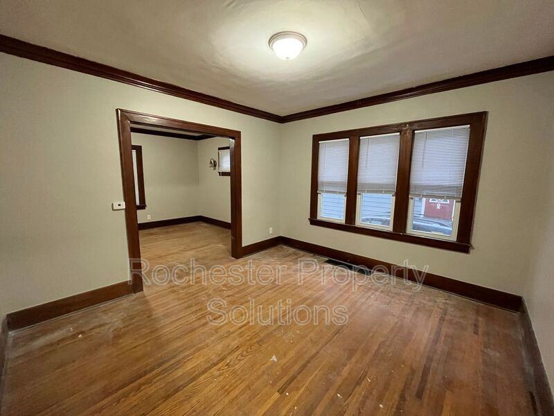 538 538 - Photo 2 of 11