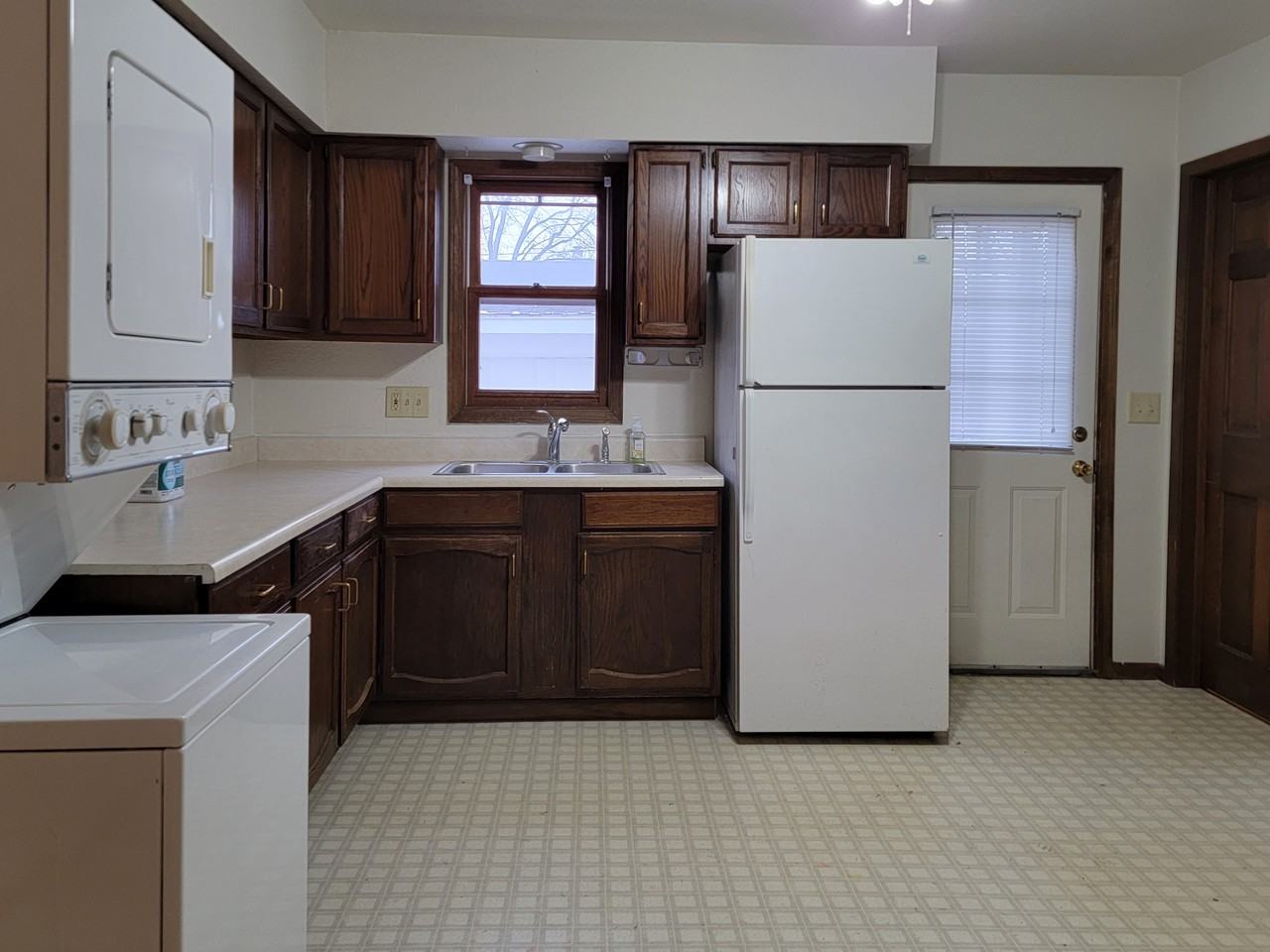 533 W 4Th Ave - Photo 3 of 12