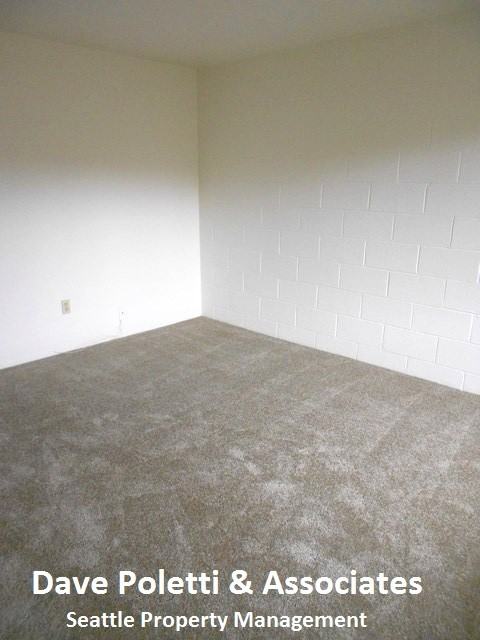 3821 NE 45th St - Photo 3 of 8