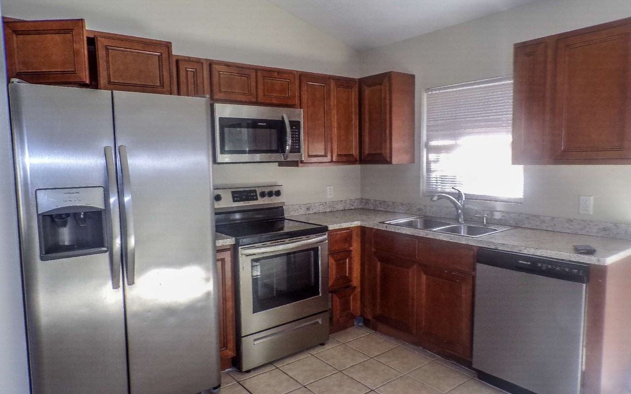 1310 Nw Eadie St - Photo 3 of 7