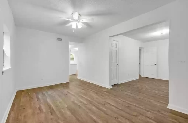 2705 Lake Henrietta St - Photo 2 of 10