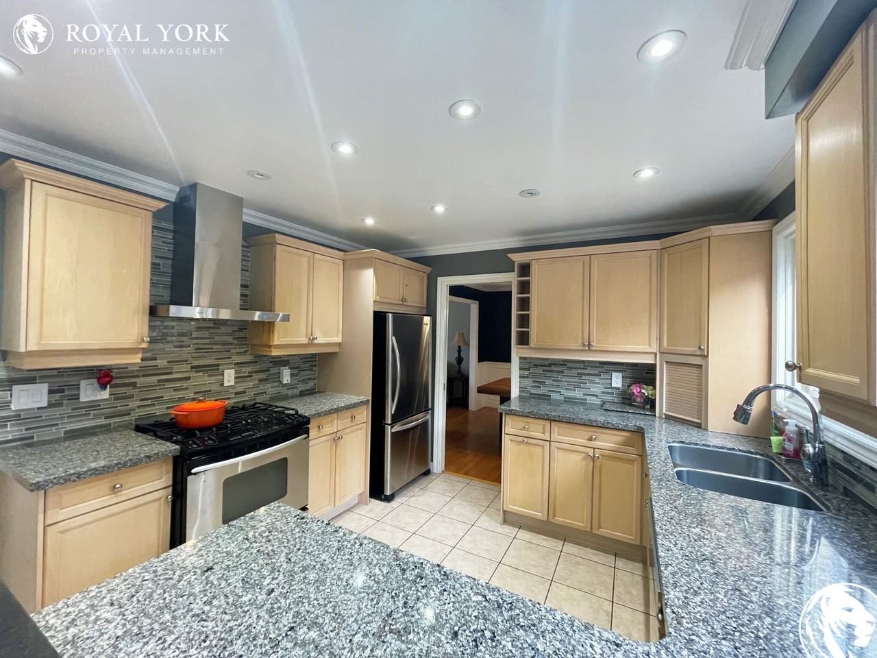 494 Old Wonderland Rd - Photo 3 of 41