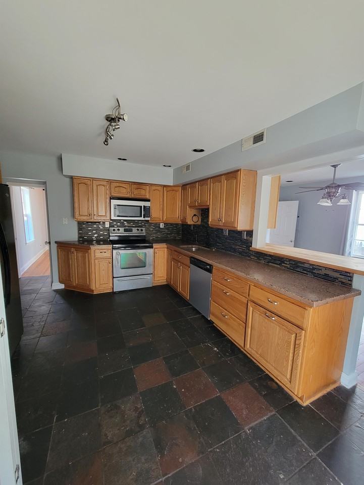 203 S 2nd St #1 - Photo 4 of 13