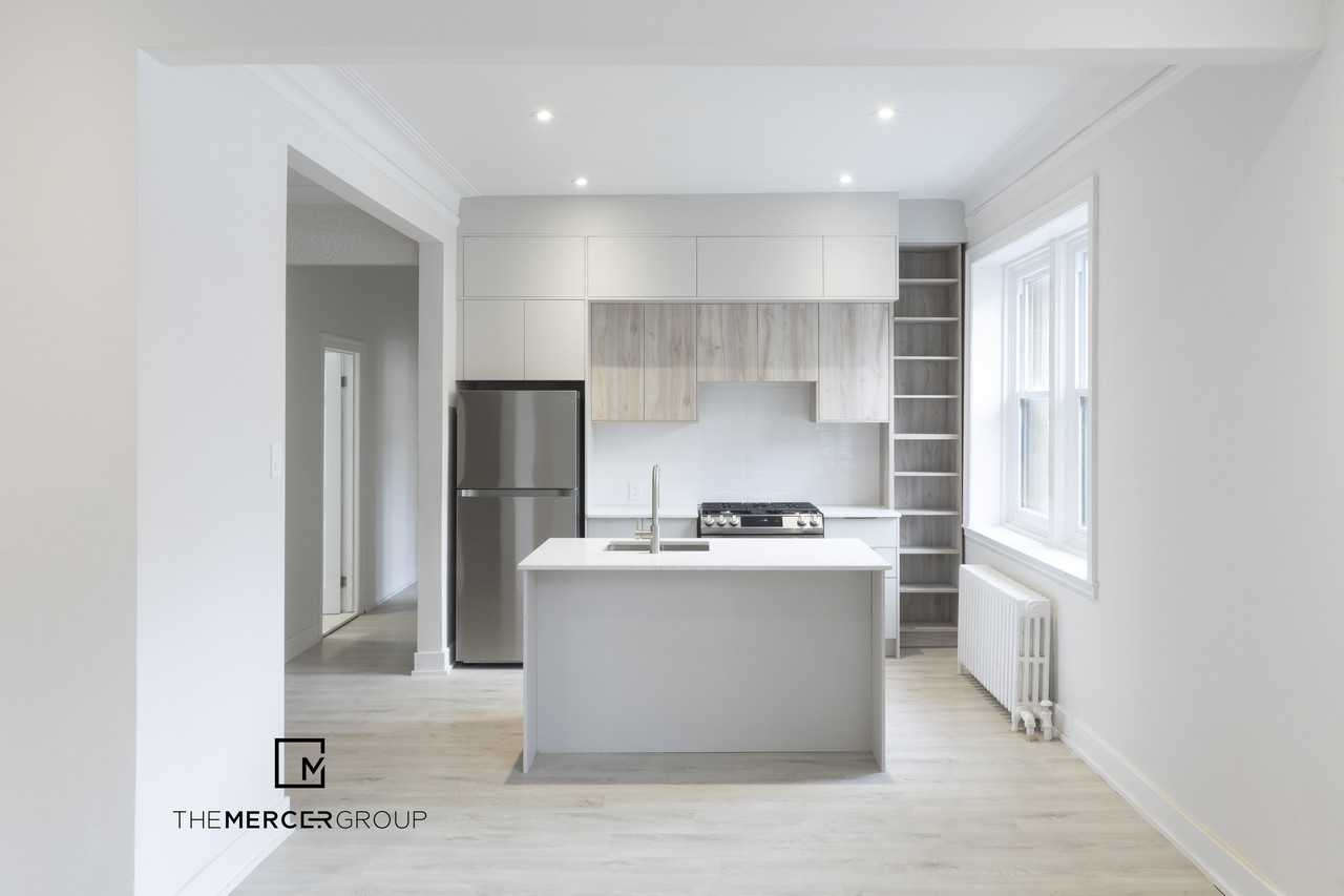 5550 Chemin de la Côte Saint Luc, Montréal, QC H3X 2E2 2 Bedroom