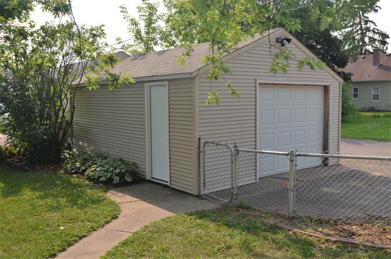 1668 Iowa Ave E - Photo 2 of 19