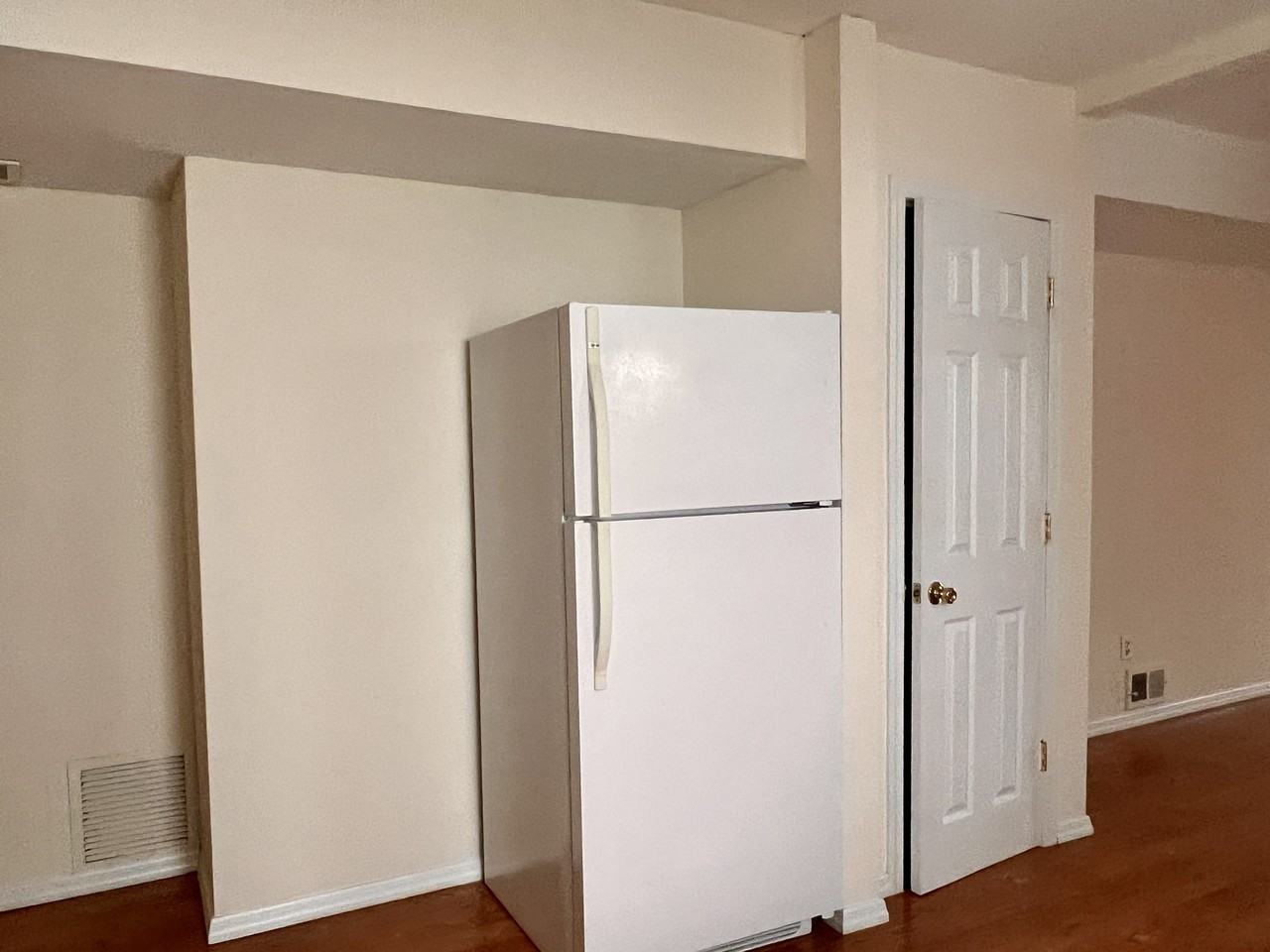 249 Warwick Ave - Photo 2 of 8