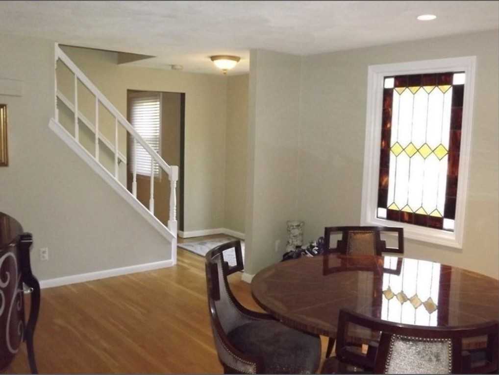 239 Hampton Rd - Photo 4 of 20