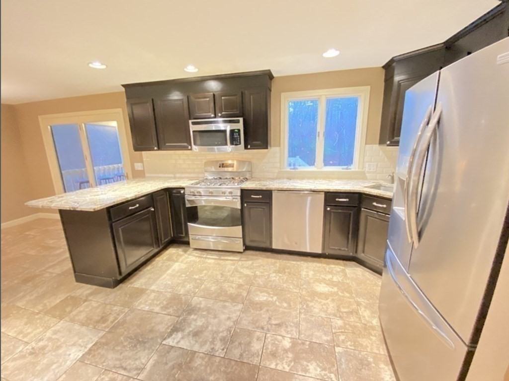 239 Hampton Rd - Photo 5 of 20