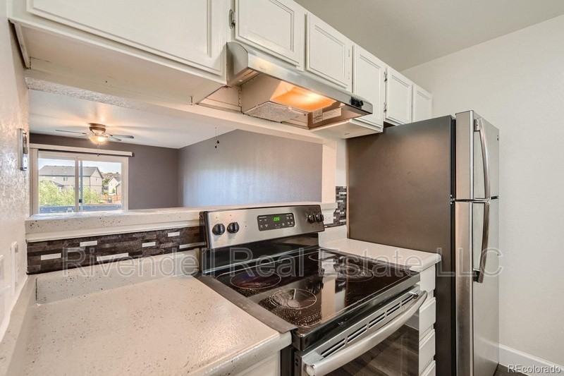 1215 S Gilbert St - Photo 2 of 11