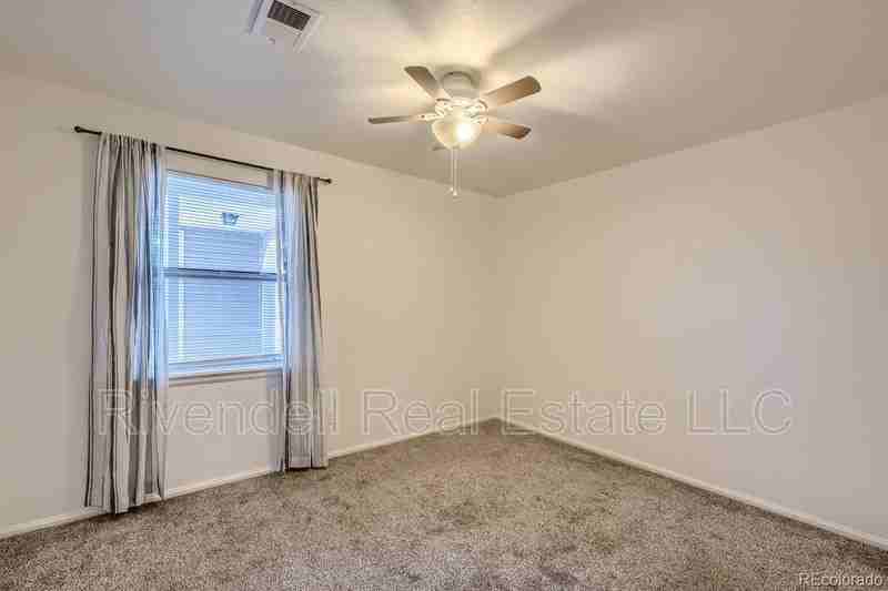 1215 S Gilbert St - Photo 5 of 11