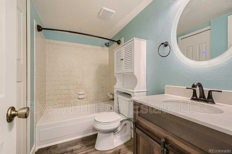 1215 S Gilbert St - Photo 6 of 11