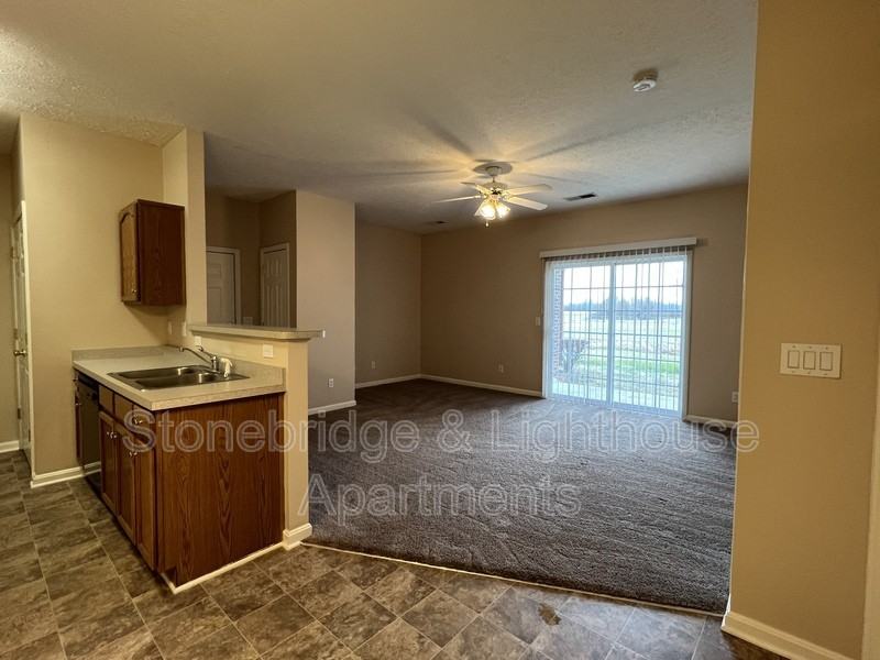 1103 Lighthouse Cv #B18E - Photo 4 of 14