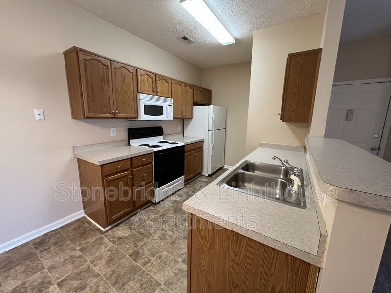 1103 Lighthouse Cv #B18E - Photo 6 of 14