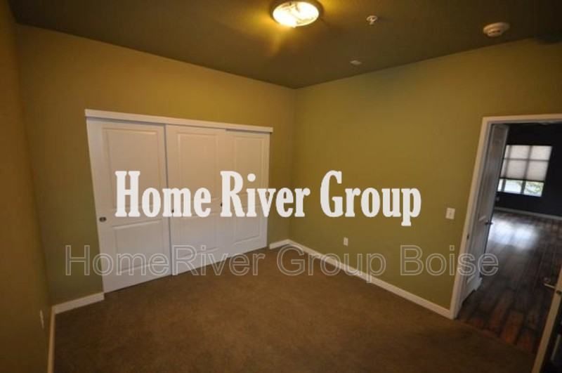 1411 W Grand Ave #201 - Photo 7 of 17