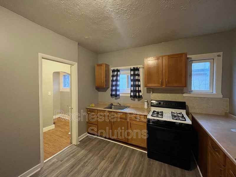 832 Exchange St - Photo 2 of 8