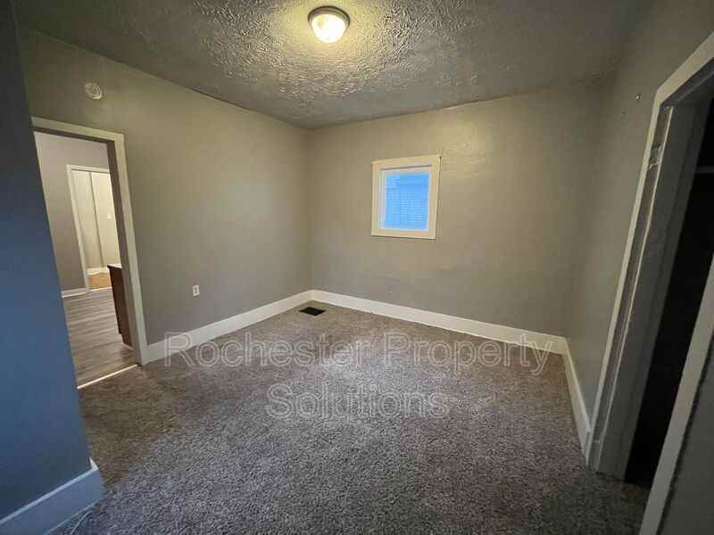 832 Exchange St - Photo 3 of 8