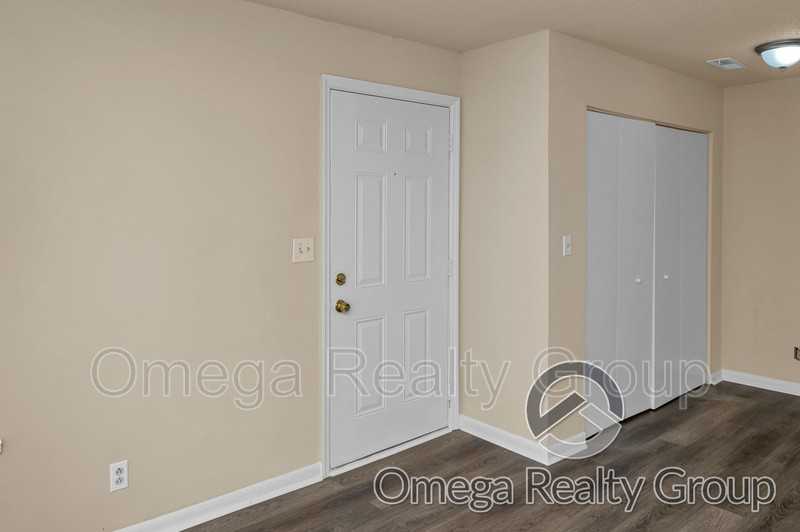3330 Meridian St N #202 - Photo 2 of 19