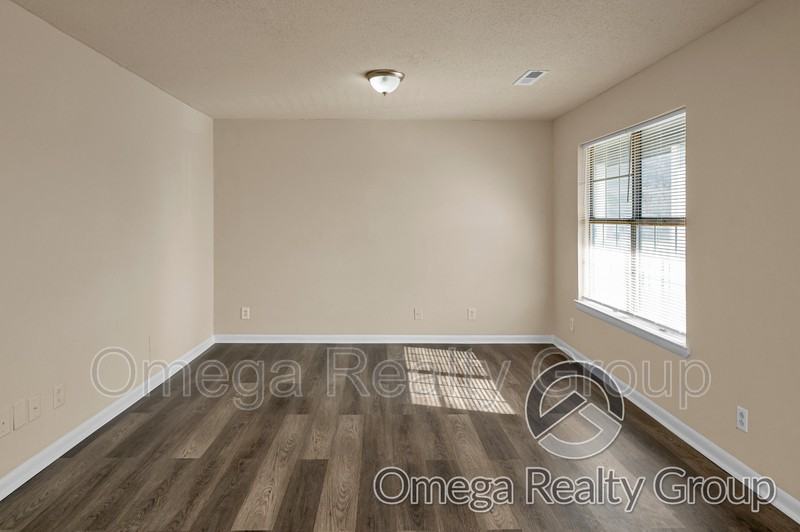 3330 Meridian St N #202 - Photo 3 of 19