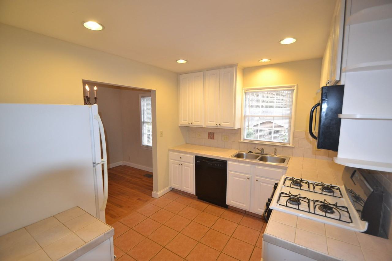 1360 Lochland Rd Se - Photo 3 of 9