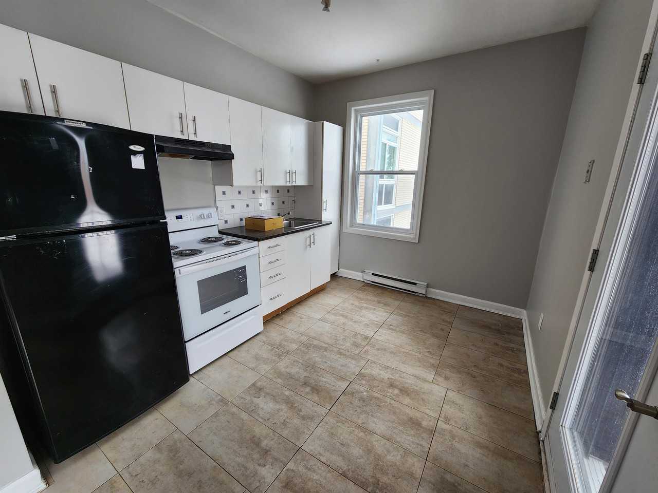 122 Cobourg Street - 2 - Photo 2 of 13