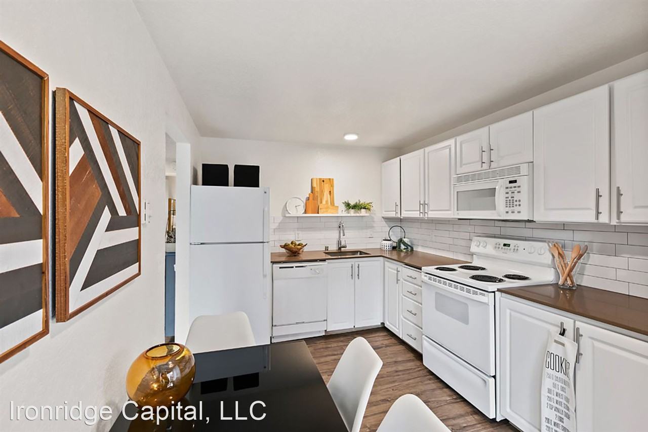 CityScape: Premier Location in Bellevue, Rooftop Entertainment Area - Photo 2 of 50