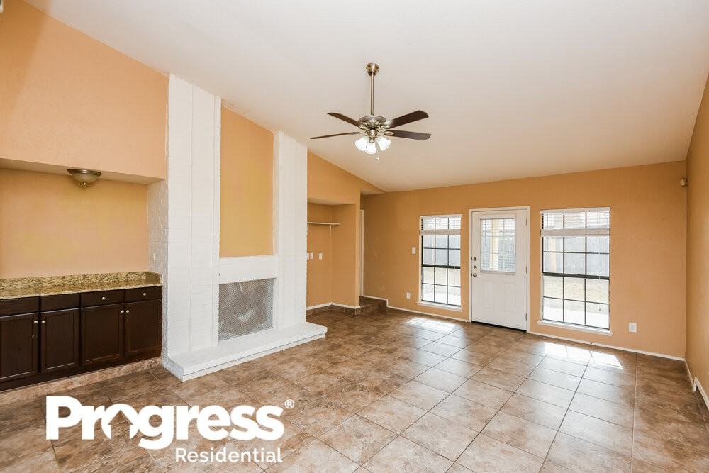 3909 Seven Gables St - Photo 3 of 16