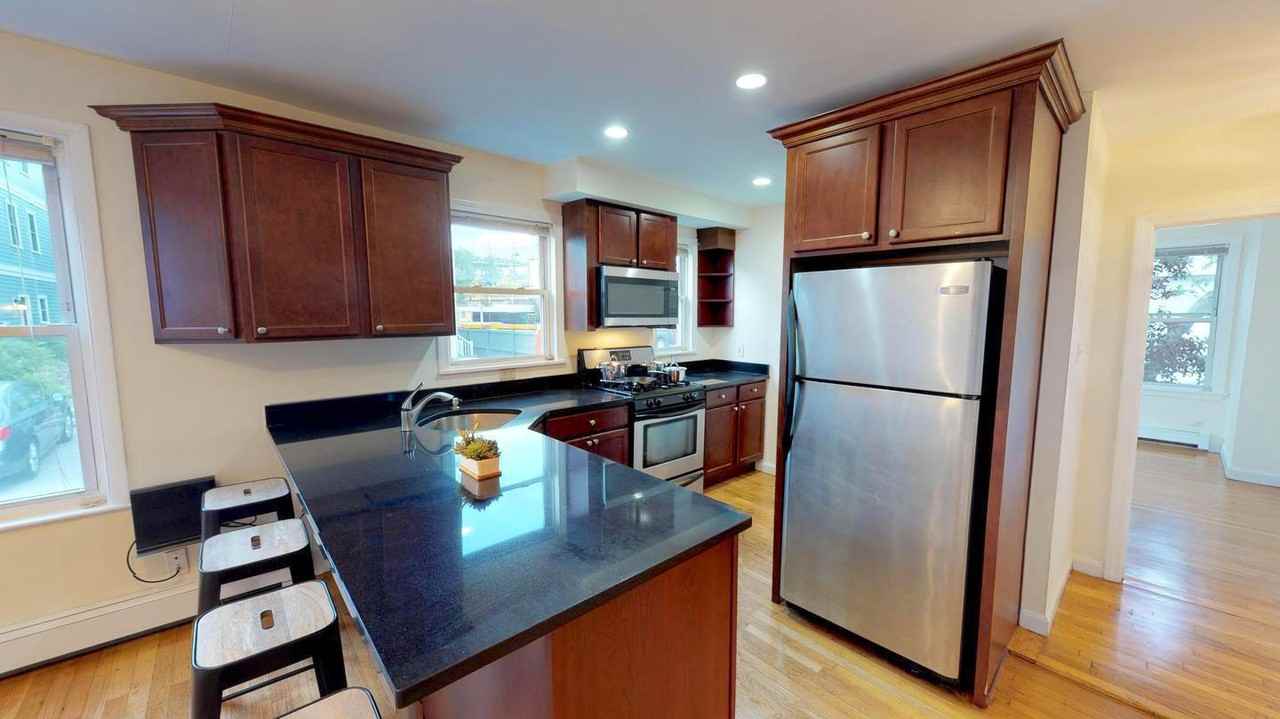 Inviting Cambridge townhome by Inman Square - Photo 4 of 12