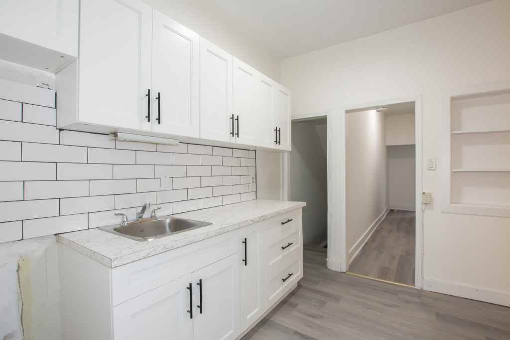 9 Wentworth Street North - Photo 2 of 11