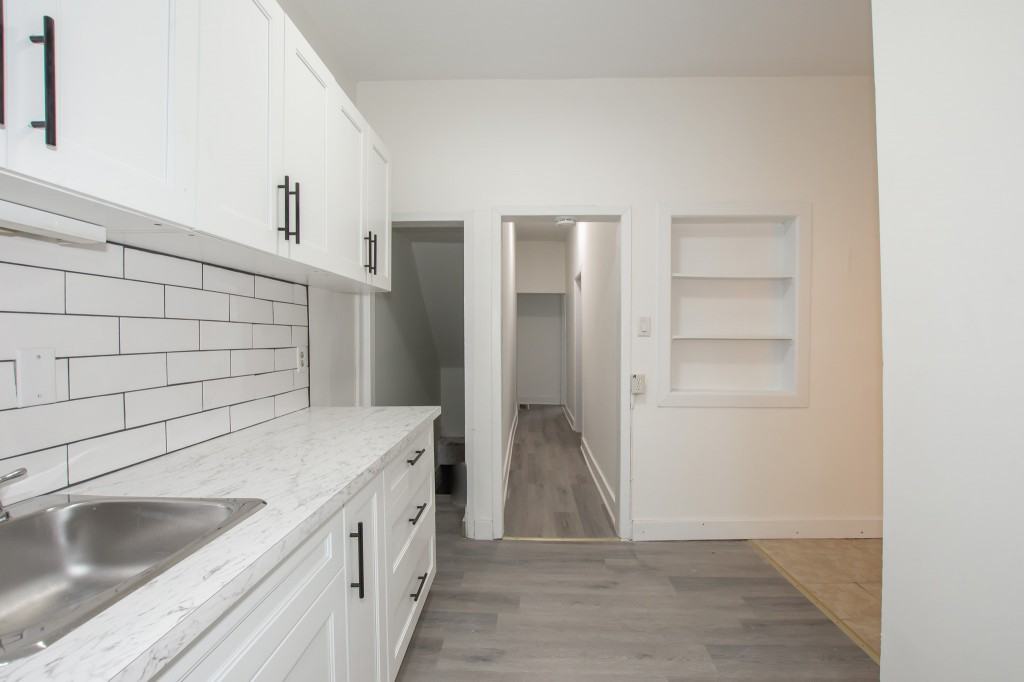 9 Wentworth Street North - Photo 3 of 11