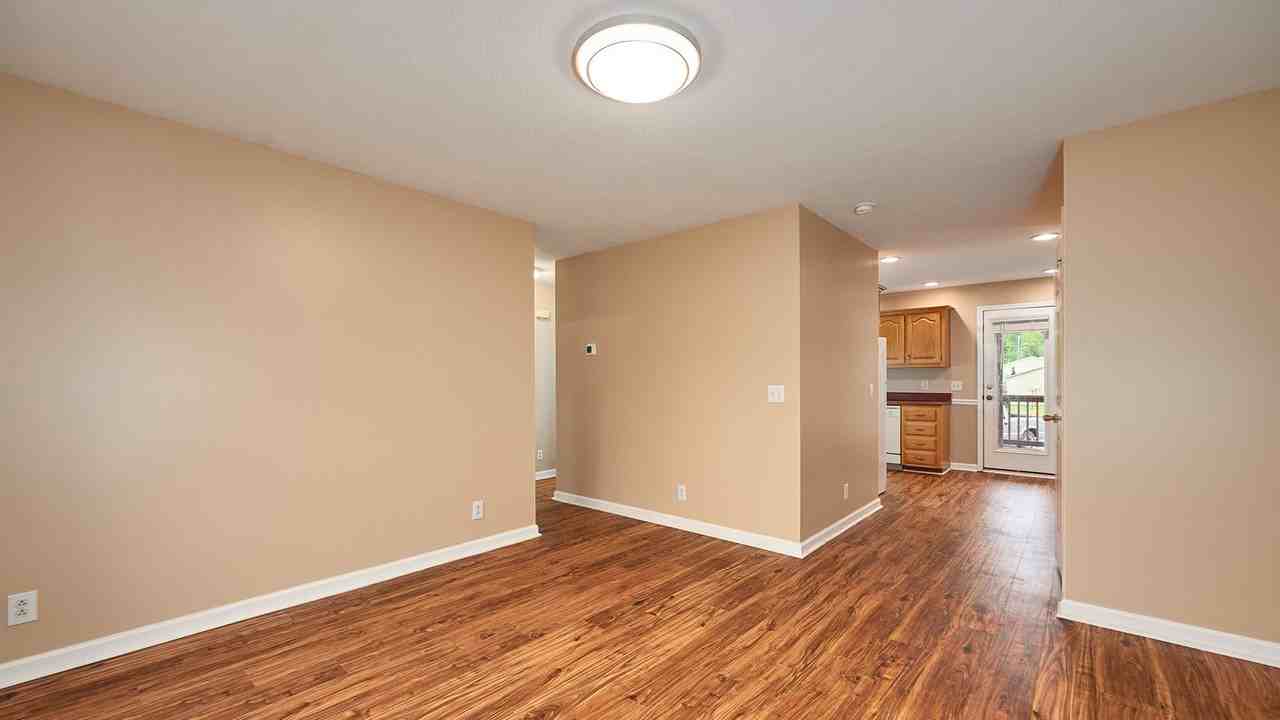 204 Brooklyn Dr - Photo 2 of 12