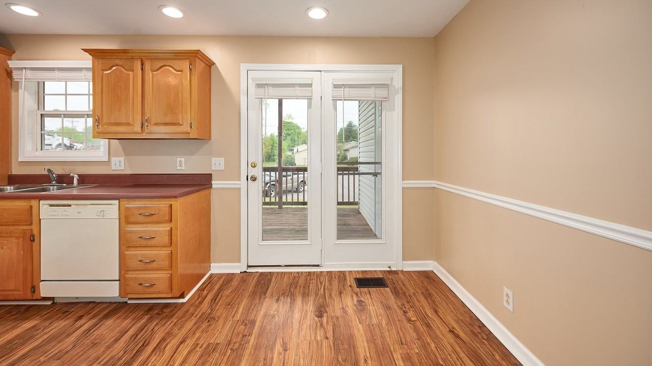 204 Brooklyn Dr - Photo 3 of 12