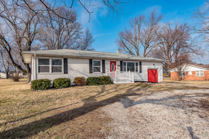 6009 Old Collinsville Rd - Photo 2 of 33