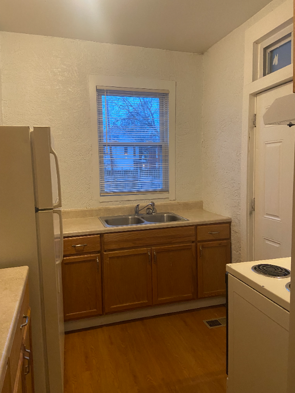 89 Whitethorne Ave - Photo 2 of 7