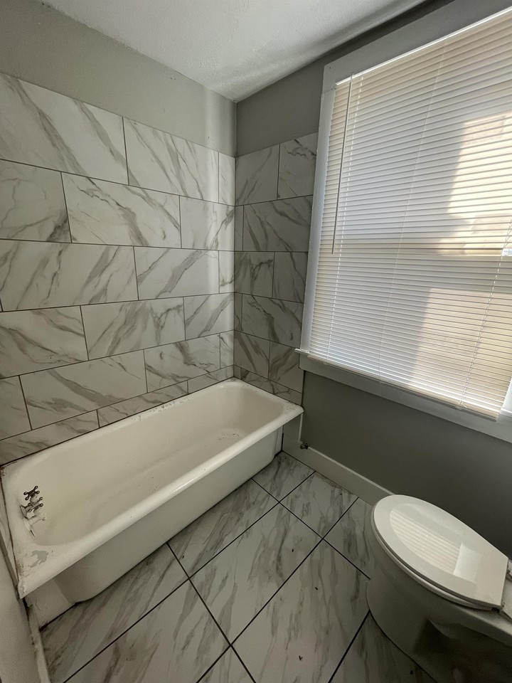 2109 Harbert Ave #6 - Photo 7 of 13