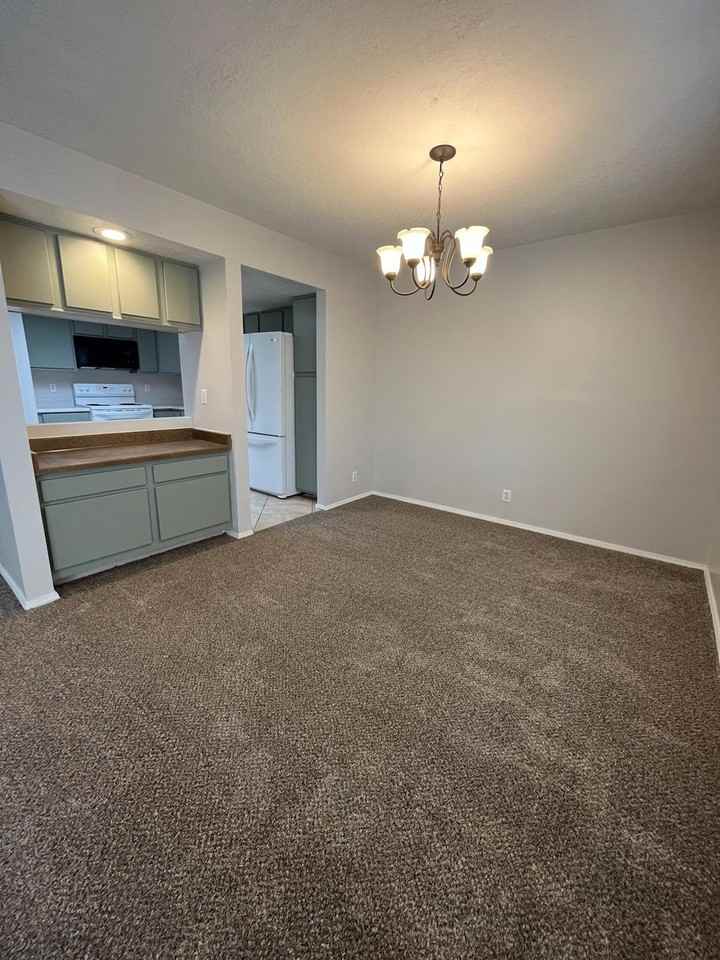 805 Country Club Dr Se Apt 2h #2H - Photo 2 of 9