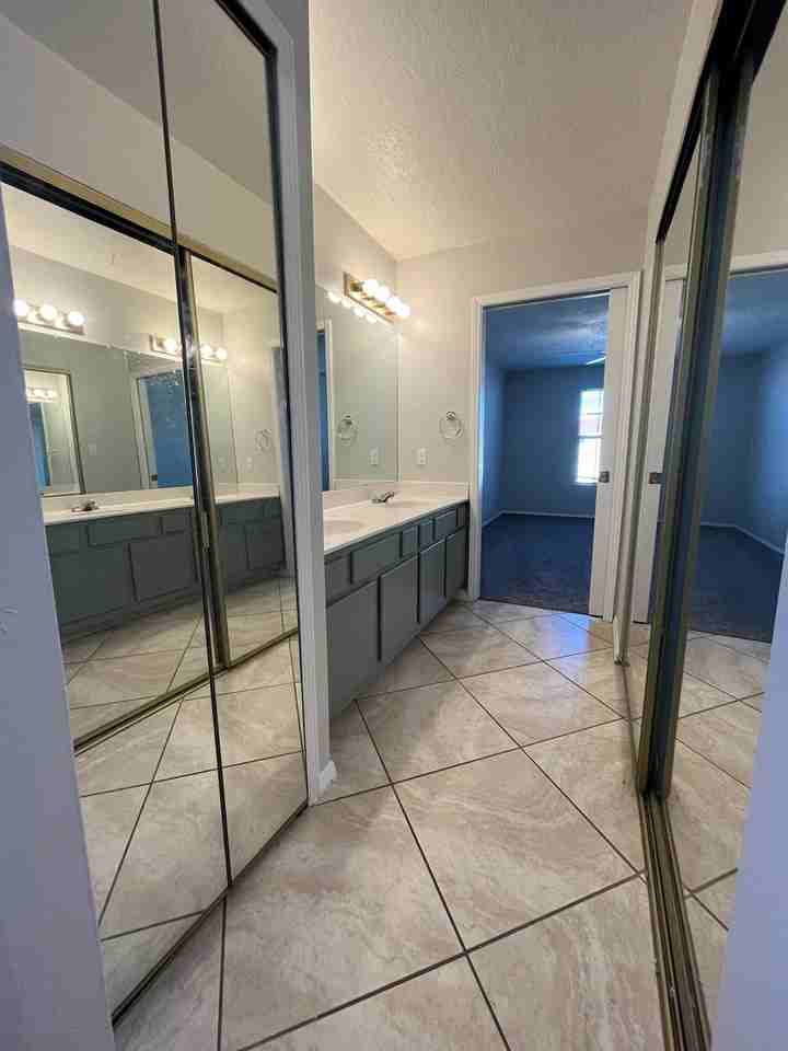 805 Country Club Dr Se Apt 2h #2H - Photo 6 of 9