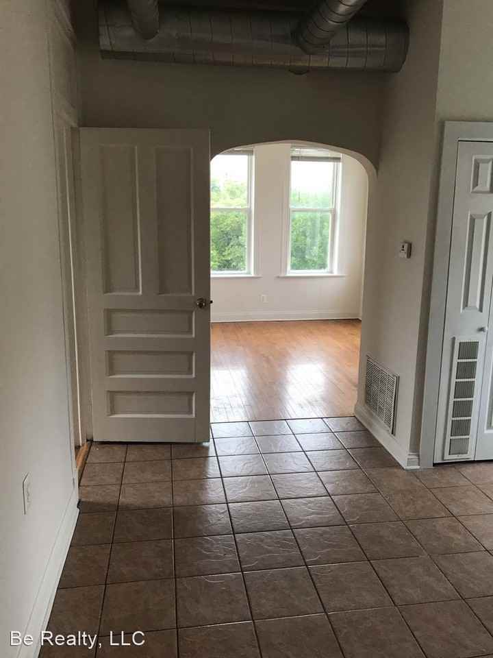 2101 S Marshall Blvd - Photo 3 of 16