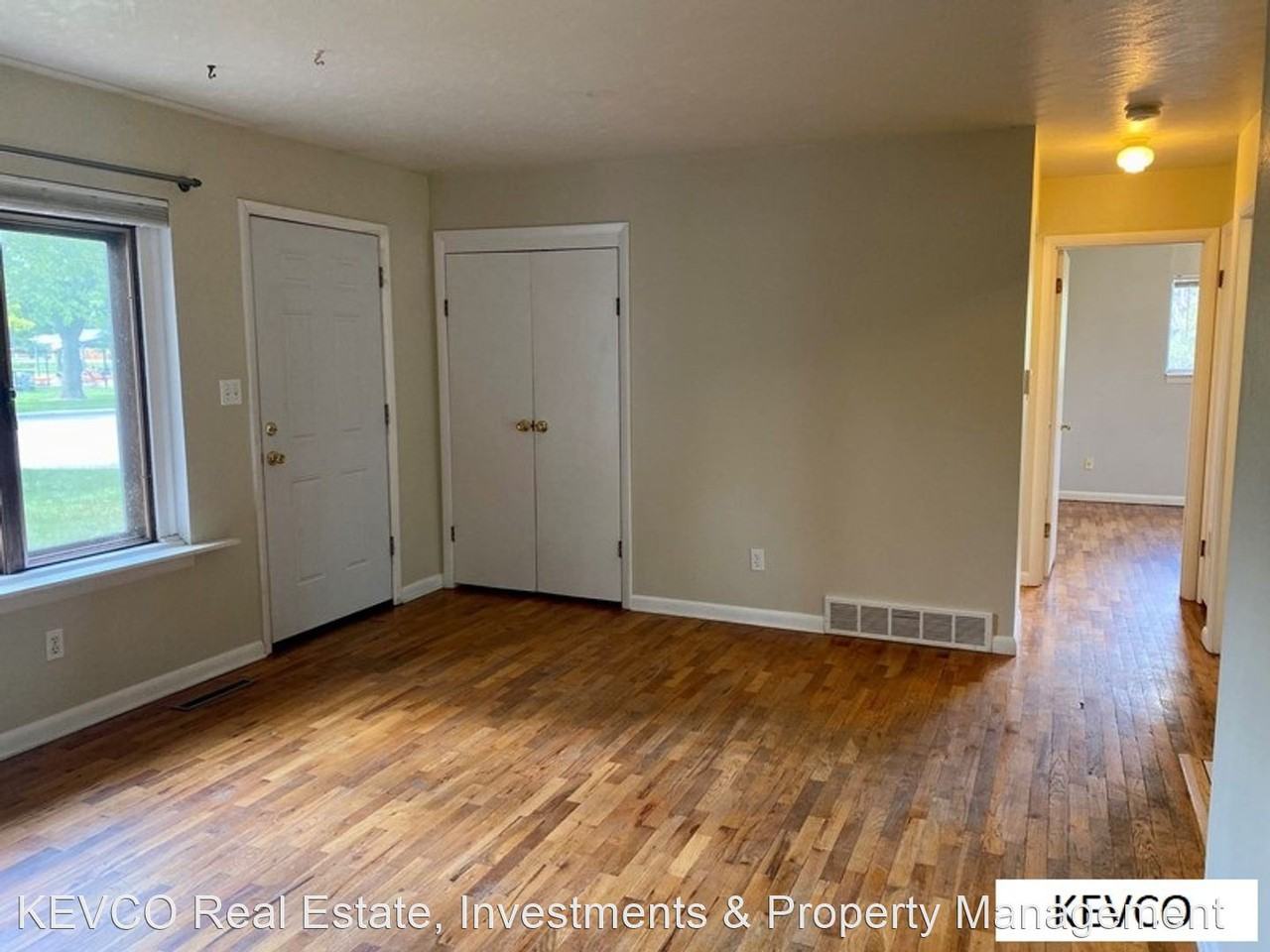 1100-1102 Castlerock Dr - Photo 3 of 12