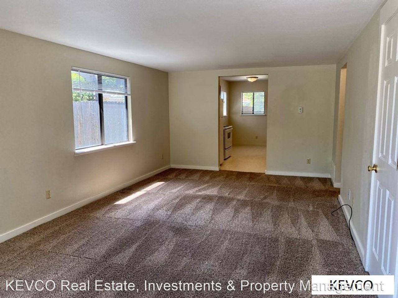 305 N Whitcomb St - Photo 2 of 17