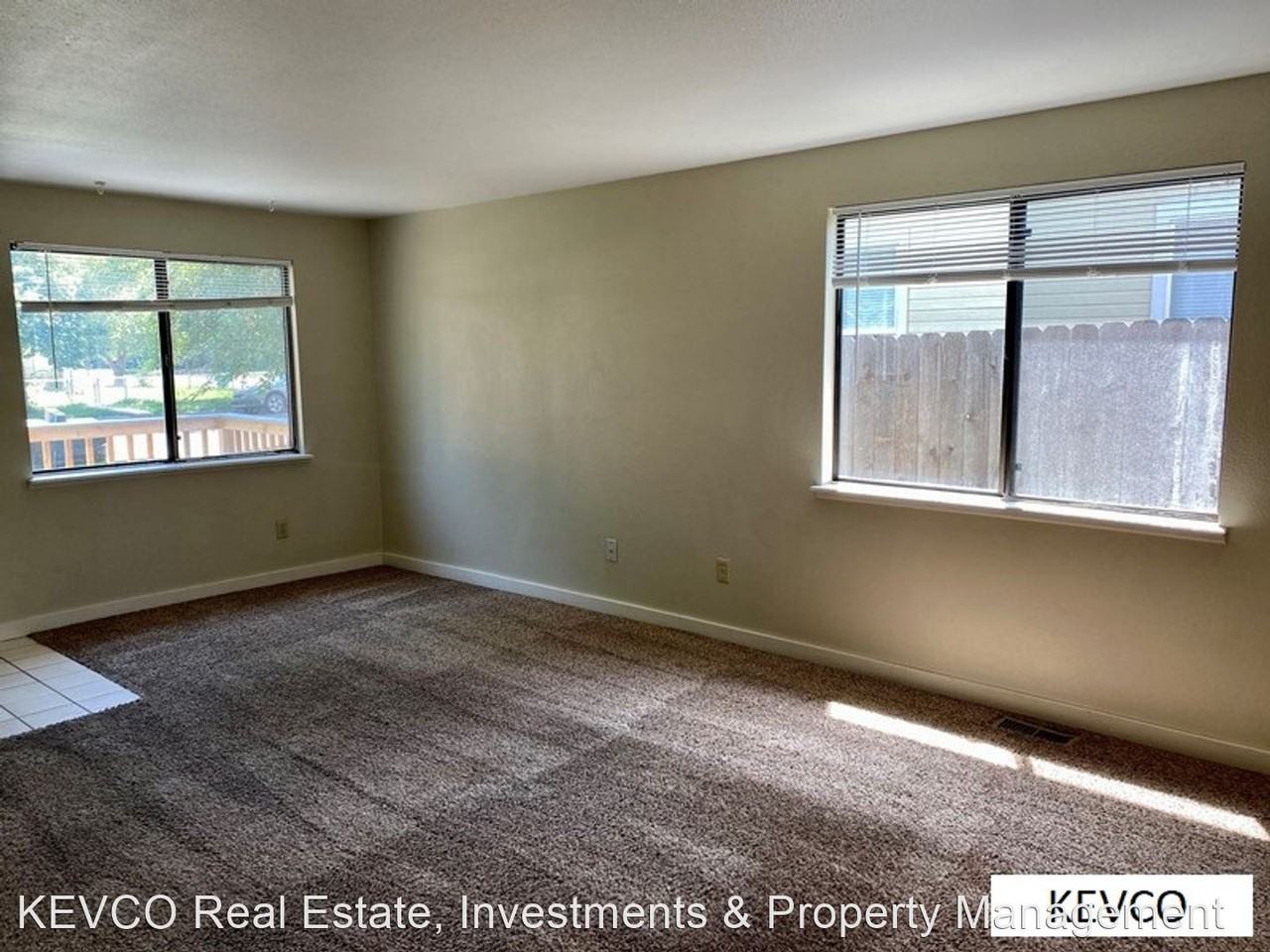 305 N Whitcomb St - Photo 3 of 17